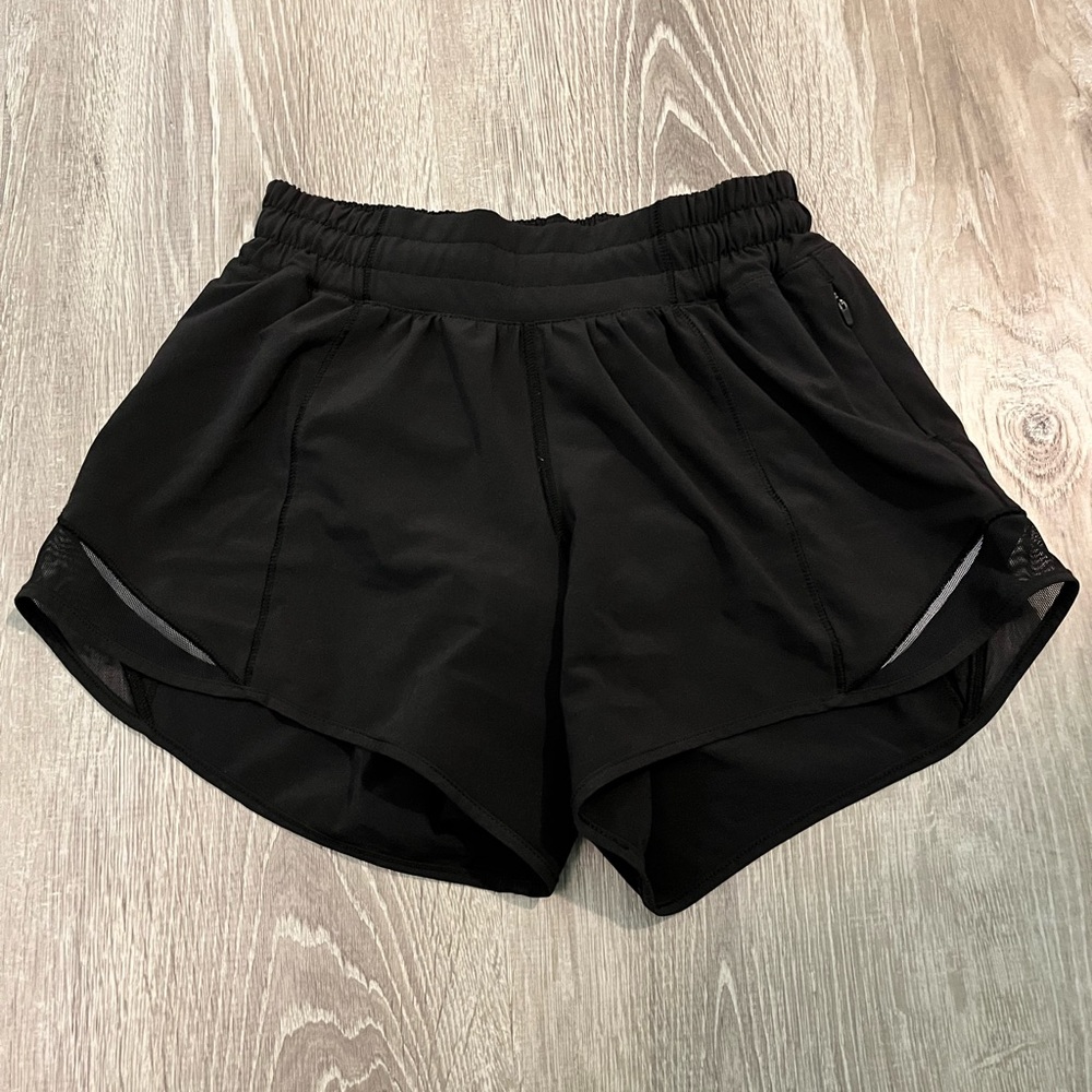 Lululemon Hotty Hot 4” Shorts in Black Size 2